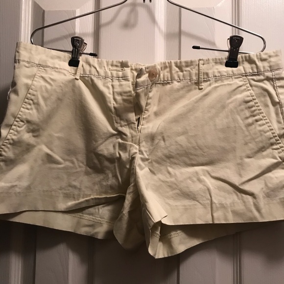 Gap light yellow shorts - Picture 2 of 2